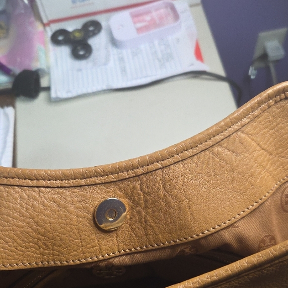 Tory Burch Tan Shoulder Bag Like New condition . - Picture 7 of 10